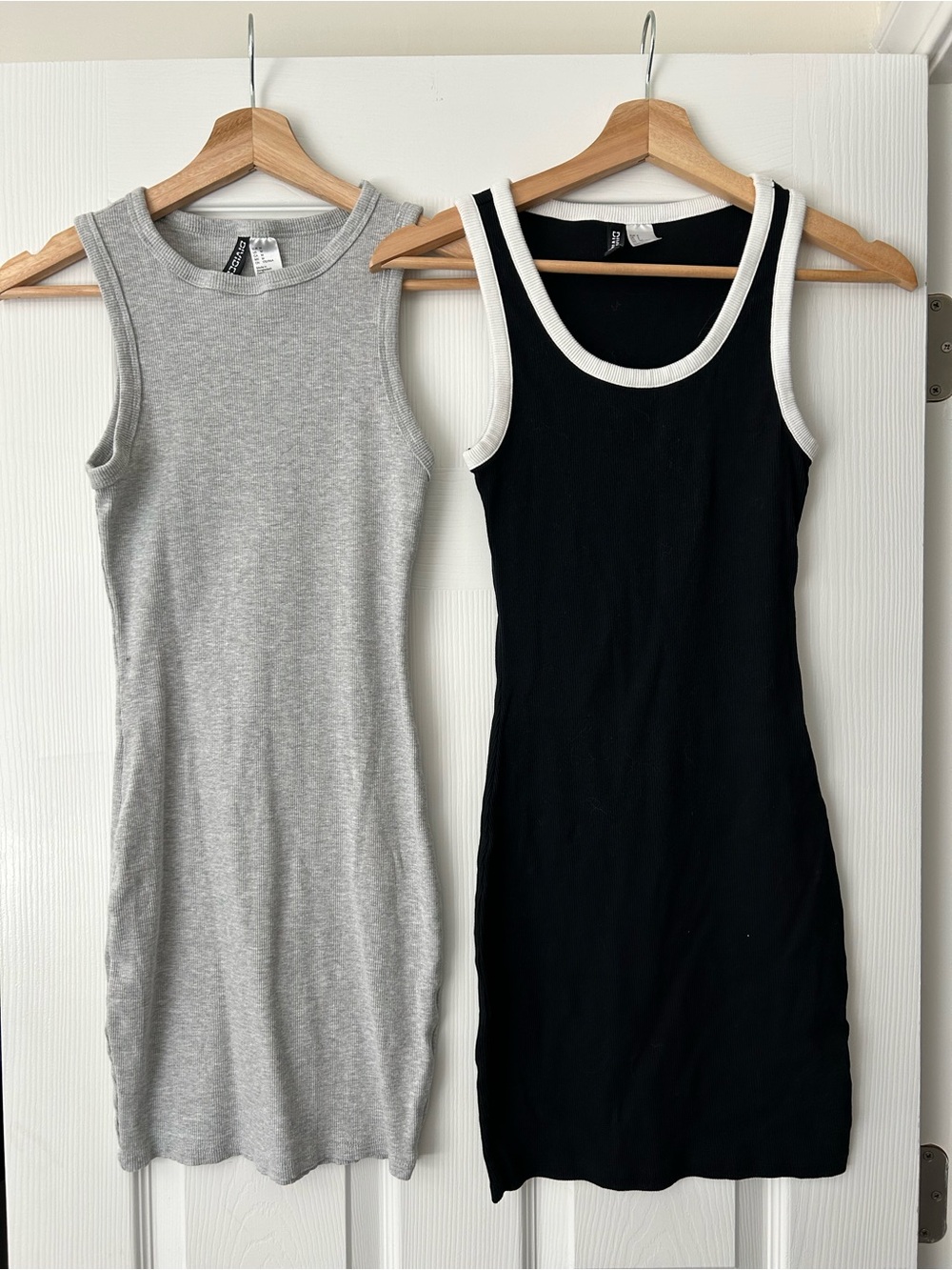 Set of 2 Divided Sleeveless Ribbed Mini Dresses in Black and Gray